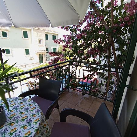 Family Apartments Leona Makarska Bagian luar foto
