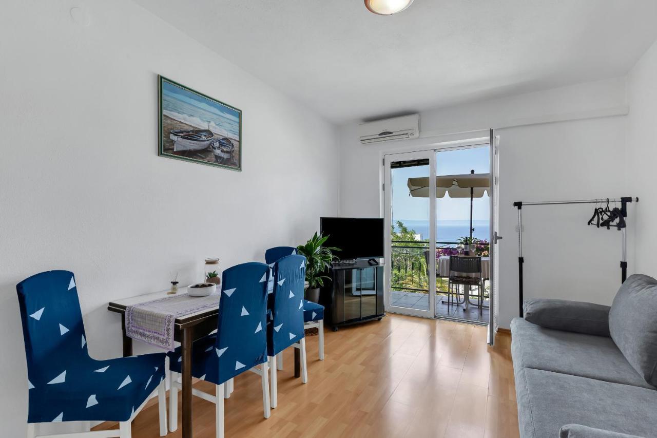 Family Apartments Leona Makarska Bagian luar foto