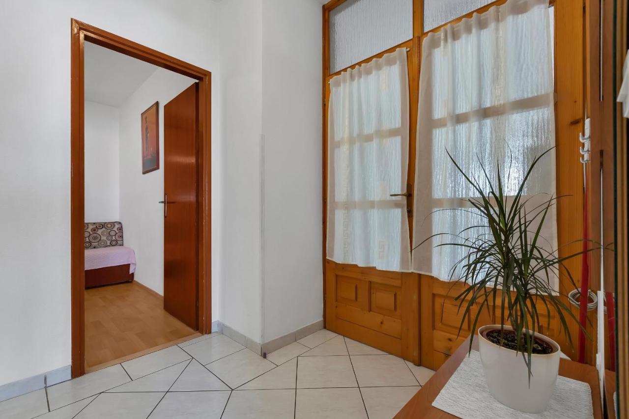 Family Apartments Leona Makarska Bagian luar foto