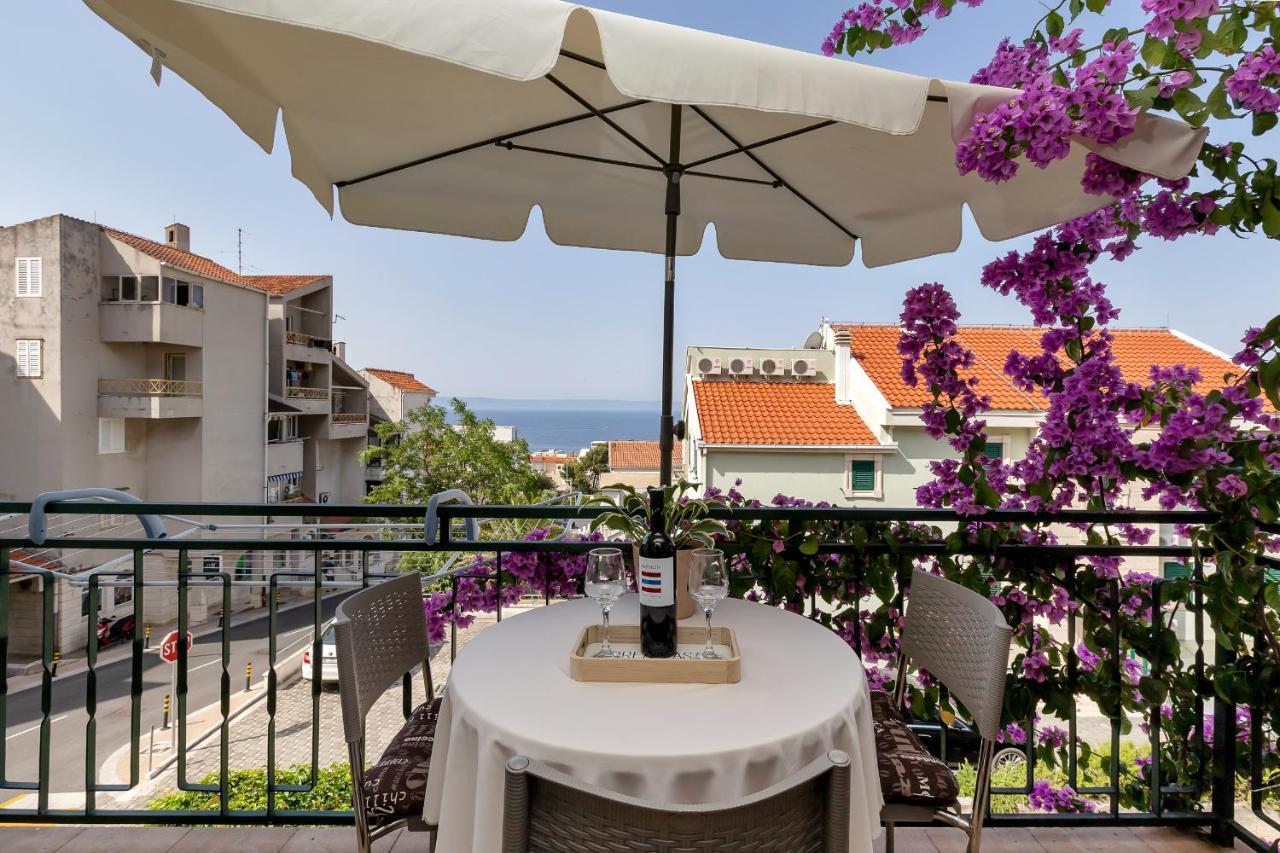 Family Apartments Leona Makarska Bagian luar foto