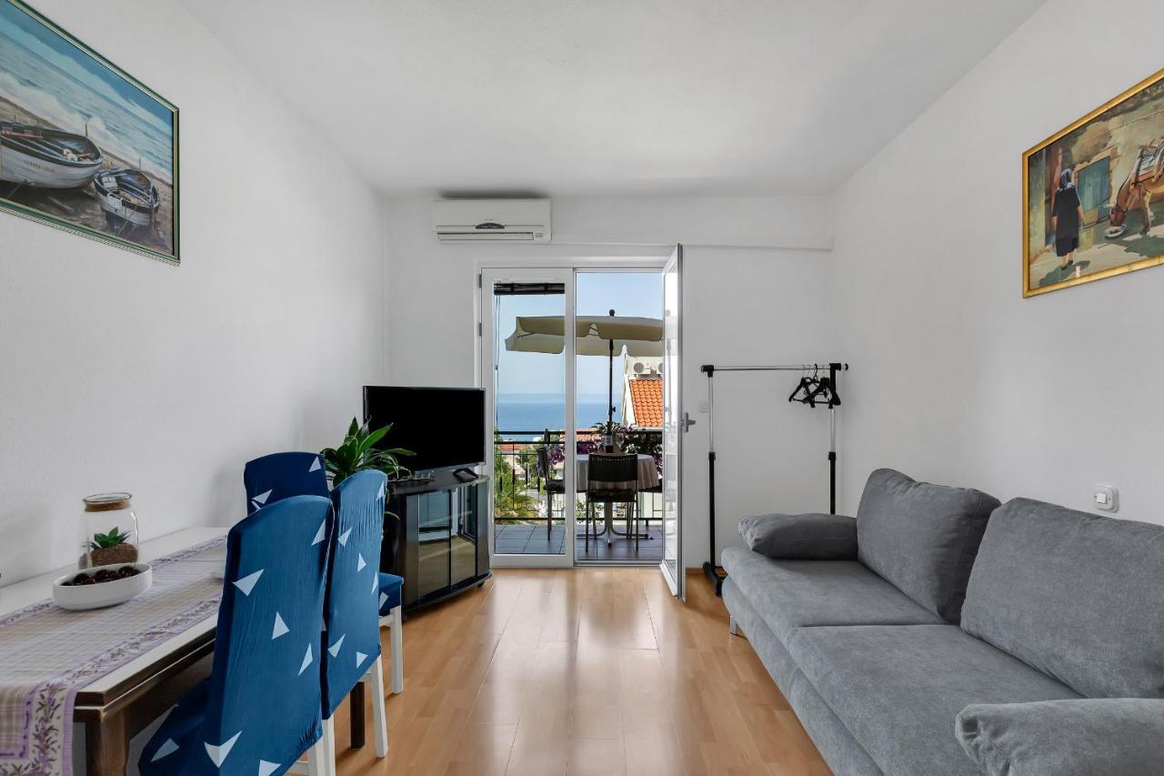Family Apartments Leona Makarska Bagian luar foto