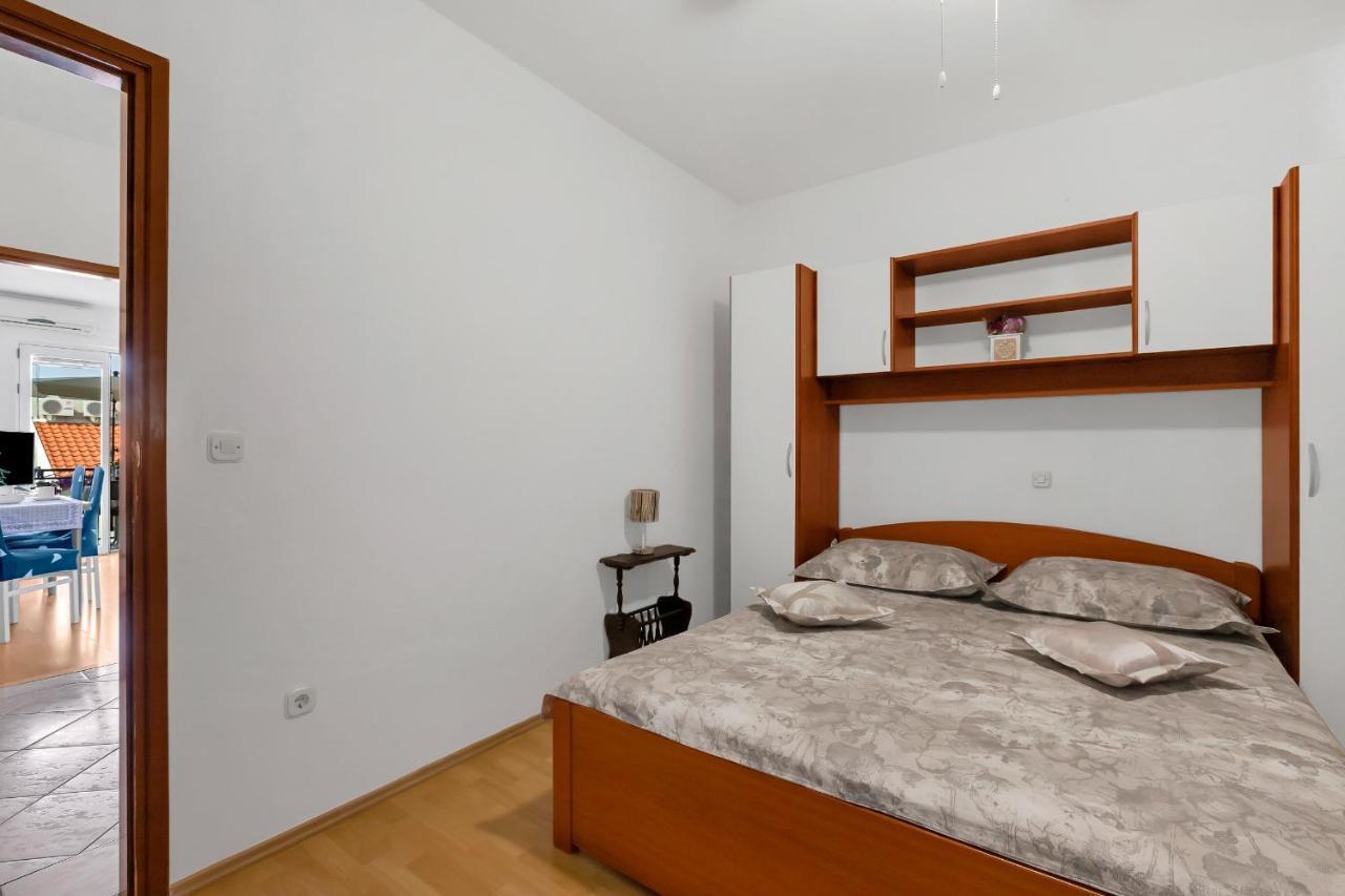 Family Apartments Leona Makarska Bagian luar foto