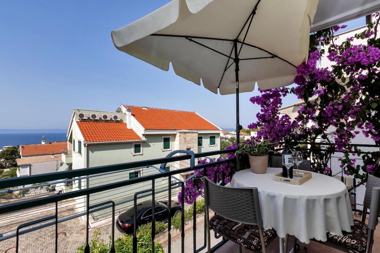Family Apartments Leona Makarska Bagian luar foto