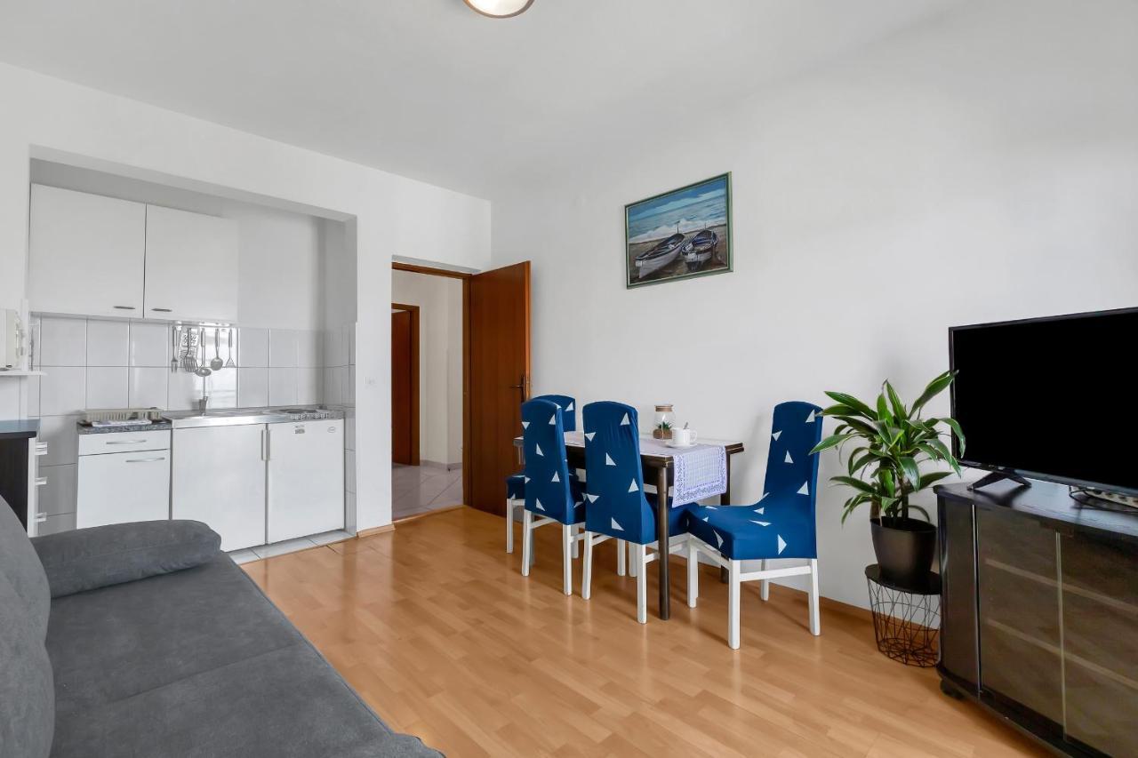 Family Apartments Leona Makarska Bagian luar foto