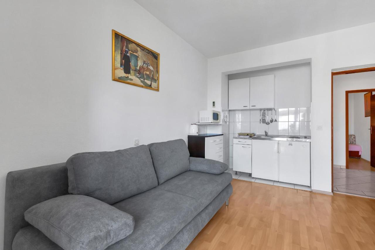 Family Apartments Leona Makarska Bagian luar foto