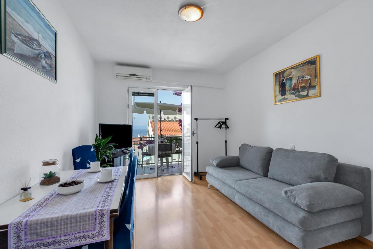 Family Apartments Leona Makarska Bagian luar foto