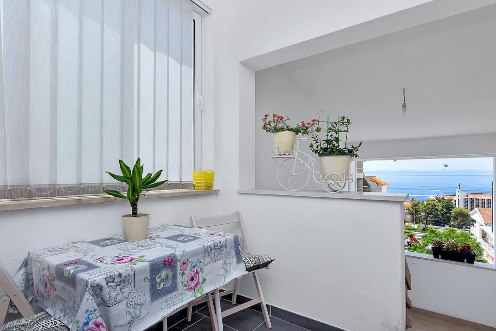 Family Apartments Leona Makarska Bagian luar foto