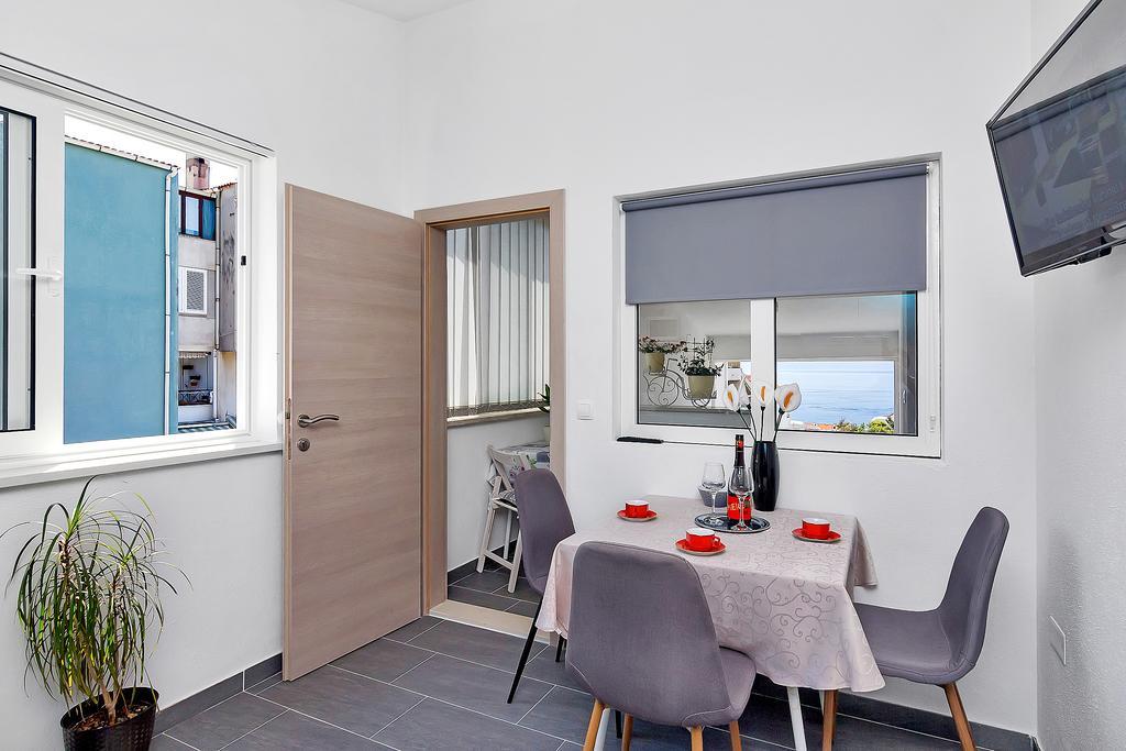 Family Apartments Leona Makarska Bagian luar foto