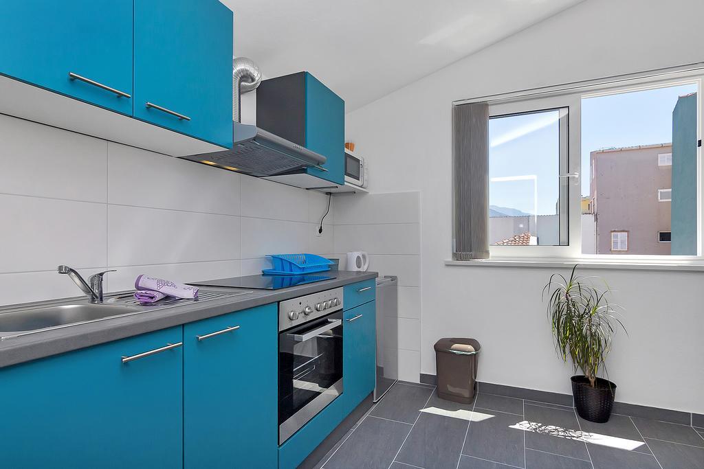 Family Apartments Leona Makarska Bagian luar foto