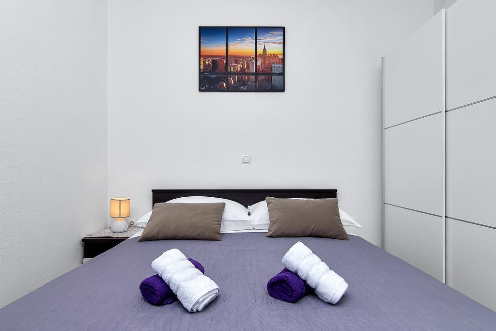 Family Apartments Leona Makarska Bagian luar foto