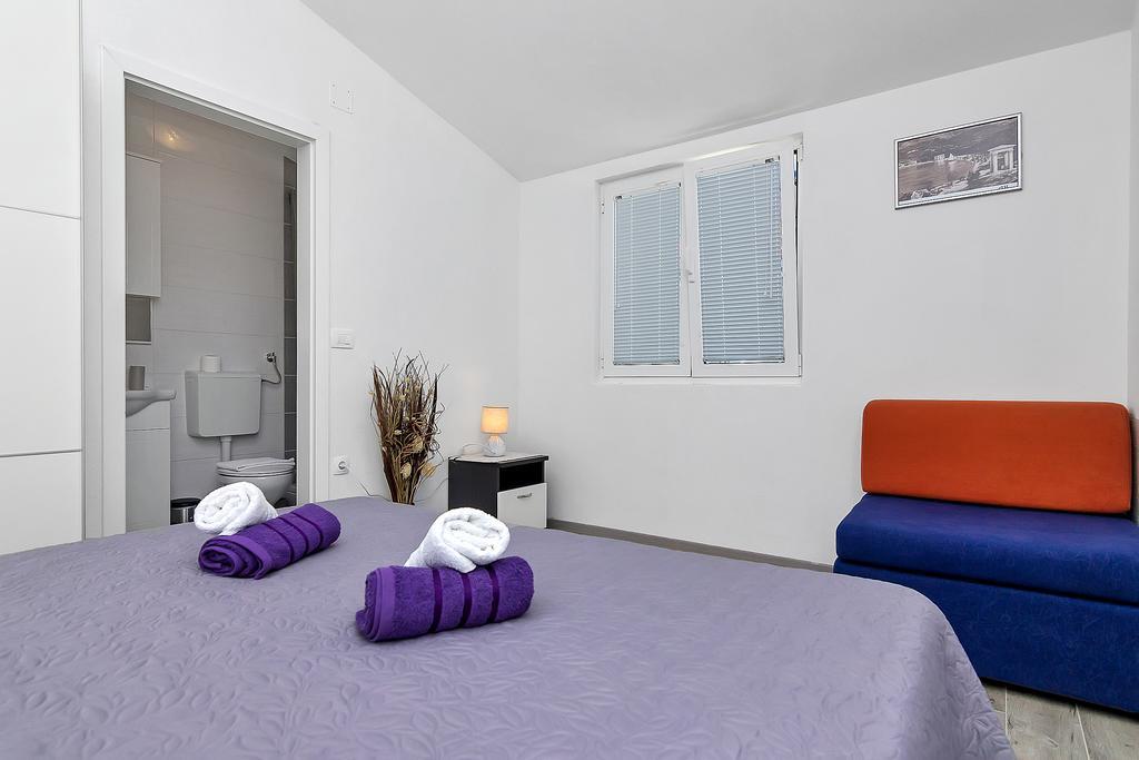 Family Apartments Leona Makarska Bagian luar foto