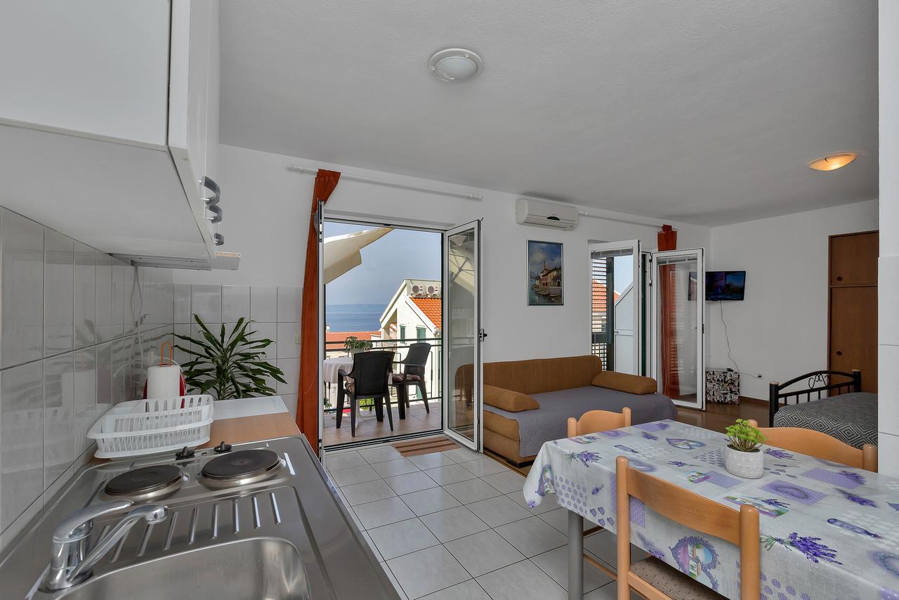Family Apartments Leona Makarska Bagian luar foto