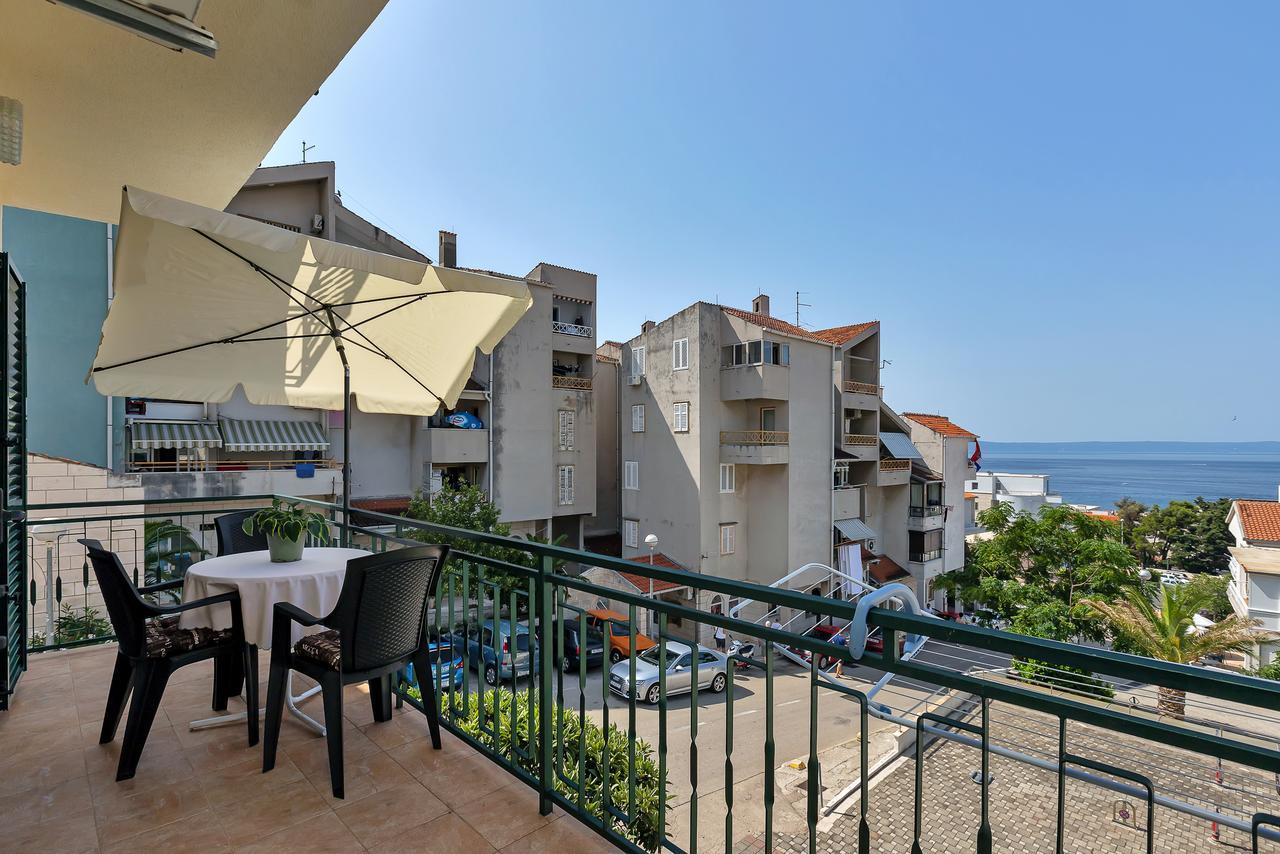 Family Apartments Leona Makarska Bagian luar foto