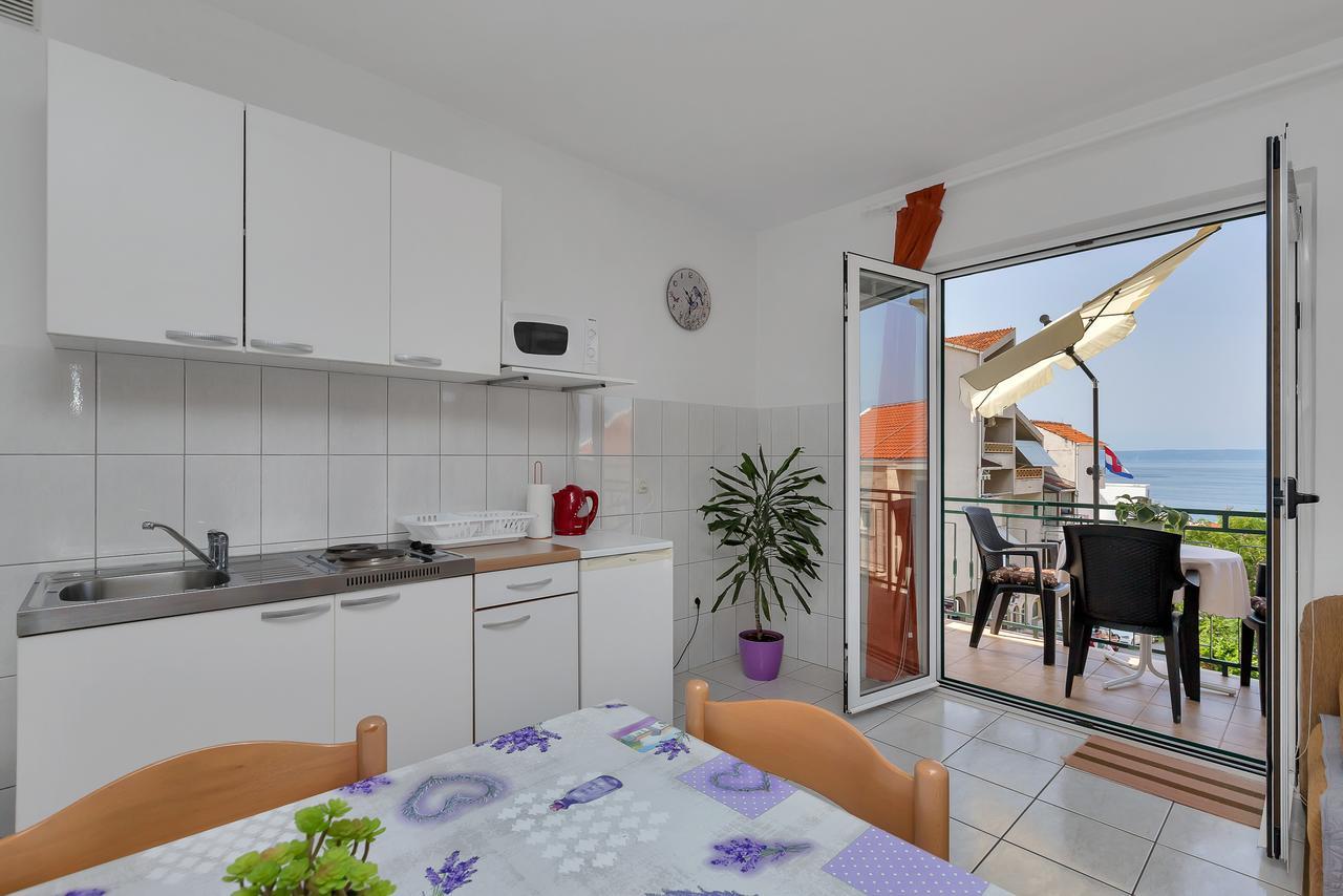 Family Apartments Leona Makarska Bagian luar foto