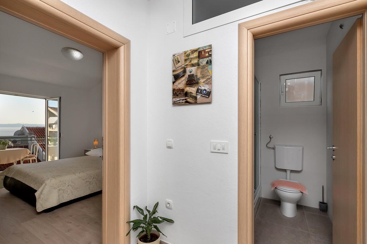 Family Apartments Leona Makarska Bagian luar foto