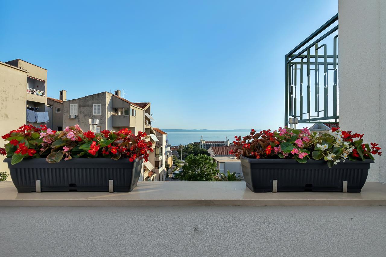 Family Apartments Leona Makarska Bagian luar foto