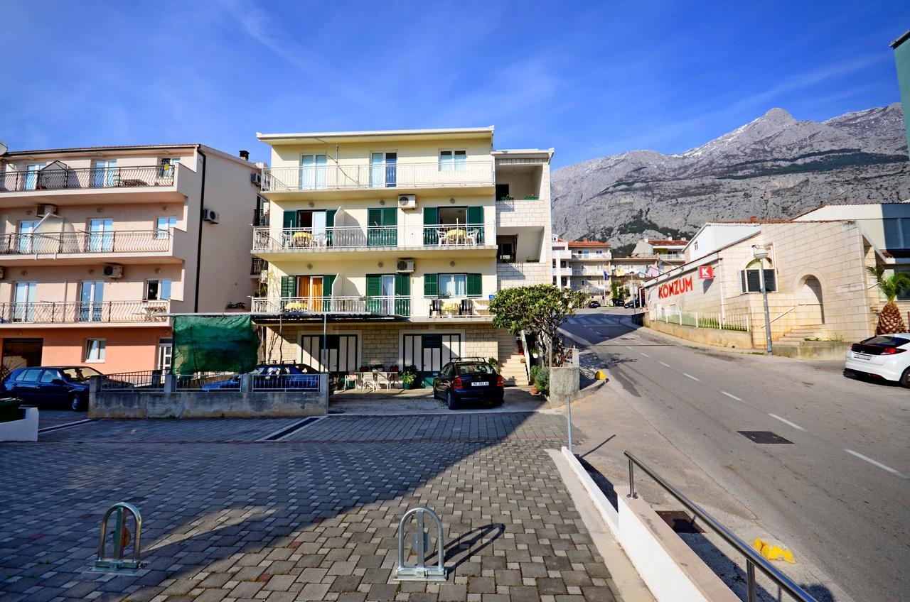 Family Apartments Leona Makarska Bagian luar foto