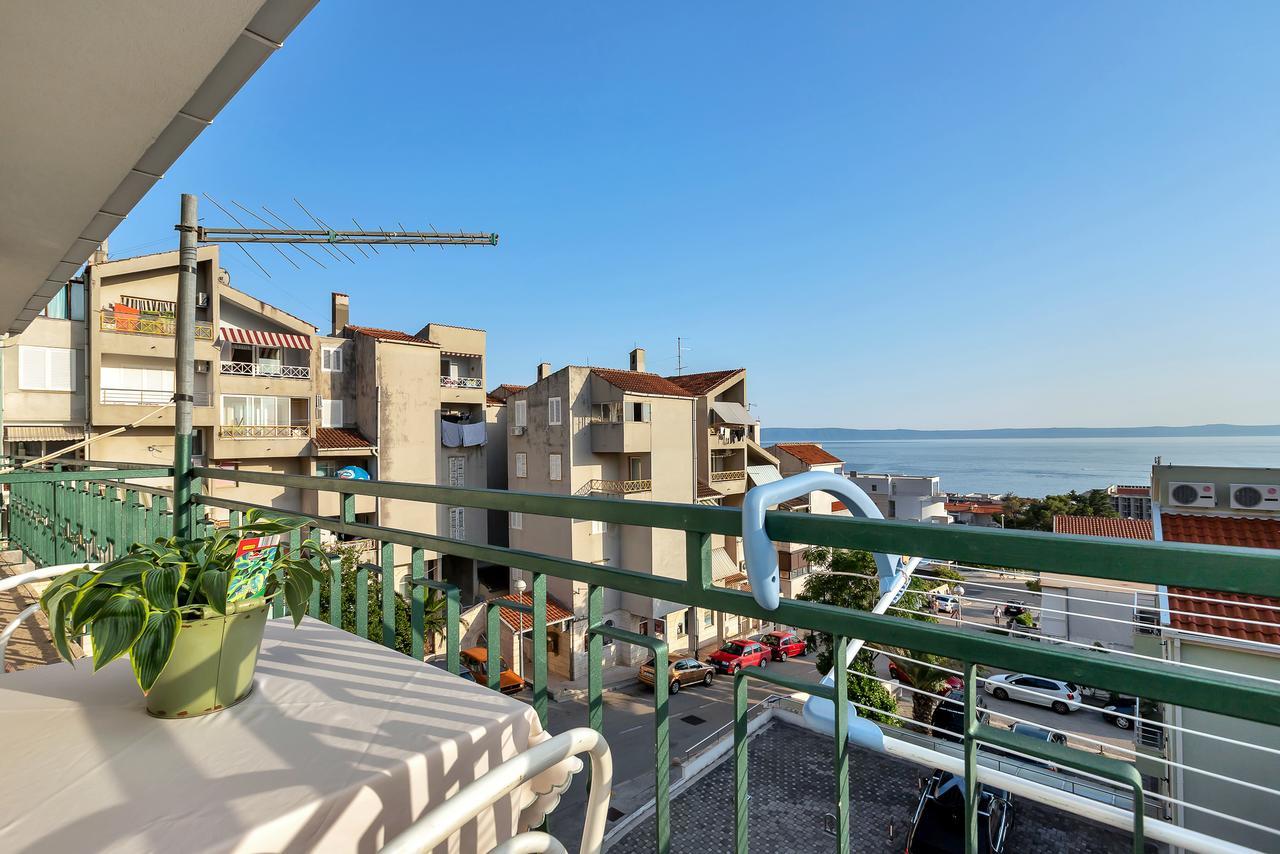 Family Apartments Leona Makarska Bagian luar foto