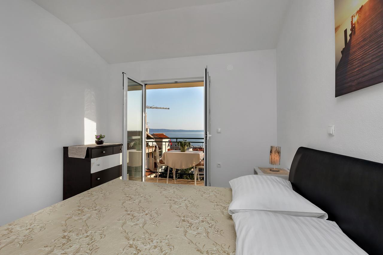 Family Apartments Leona Makarska Bagian luar foto