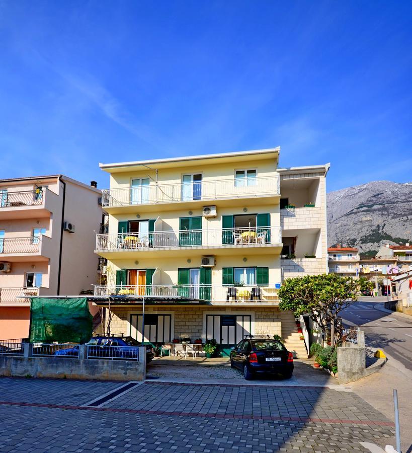 Family Apartments Leona Makarska Bagian luar foto